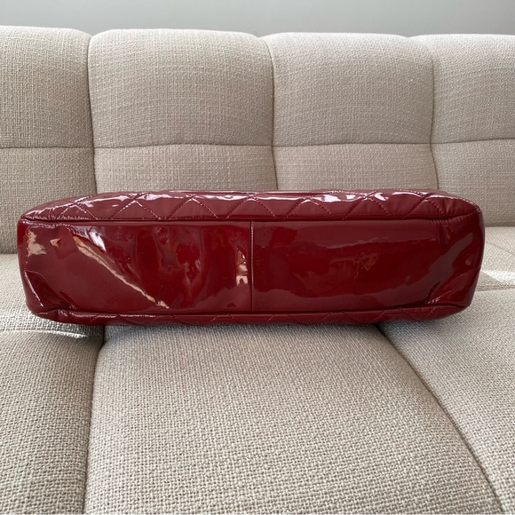 CHANEL red patent leather quilted bag - Picture 6 of 16